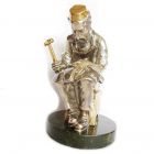 Серебряная статуэтка с позолотой «Сапожник»