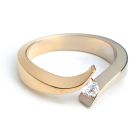 Золотое помолвочное кольцо с бриллиантом «Веlle»