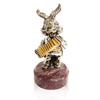 Серебряная статуэтка с позолотой «Заяц с баяном»