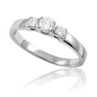 Золотое помолвочное кольцо с тремя бриллиантами «Прелесть»