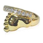 Эксклюзивное золотое кольцо с бриллиантами «Ножка младенца»