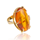 Золотое кольцо с крупным овальным янтарем «Лавика»