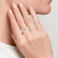 Золотое помолвочное кольцо с одним бриллиантом «Lily»
