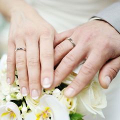 Обручальное широкое кольцо с одним бриллиантом «Special day»