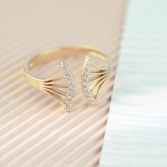 Несомкнутое золотое кольцо c бриллиантами «Venera»