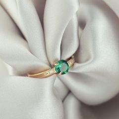 Золотое кольцо с гидротермальным изумрудом «Вечная любовь»