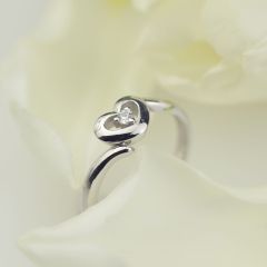 Кольцо в виде сердца из золота с бриллиантом «Мария-Антуанетта»