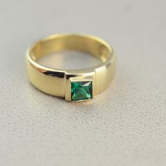 gold ring set with Topaz Screensaver"