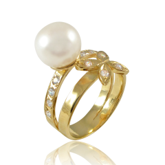 Золотое кольцо с жемчугом «Амаранта»