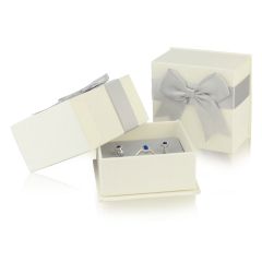 Біла подарункова коробка з сірим бантом для комплекта прикрас