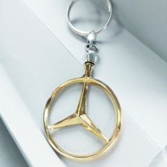 Серебряный брелок с позолотой «Mercedes»