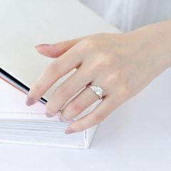 Золотое роскошное кольцо с муасанитом 1 ct «Beatrice» 