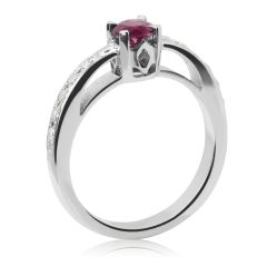 Золотое кольцо с рубином и дорожкой бриллиантов «Элеонора»