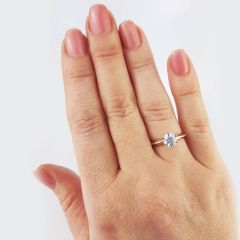Кольцо золотое для помолвки с Сваровски «Элегия»
