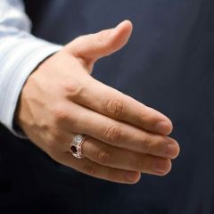 Мужское кольцо с круглым гранатом «Королевская печать»