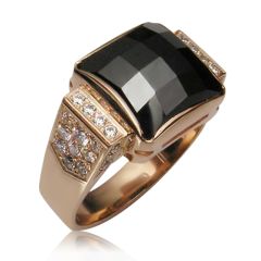 Золотой перстень с черным камнем