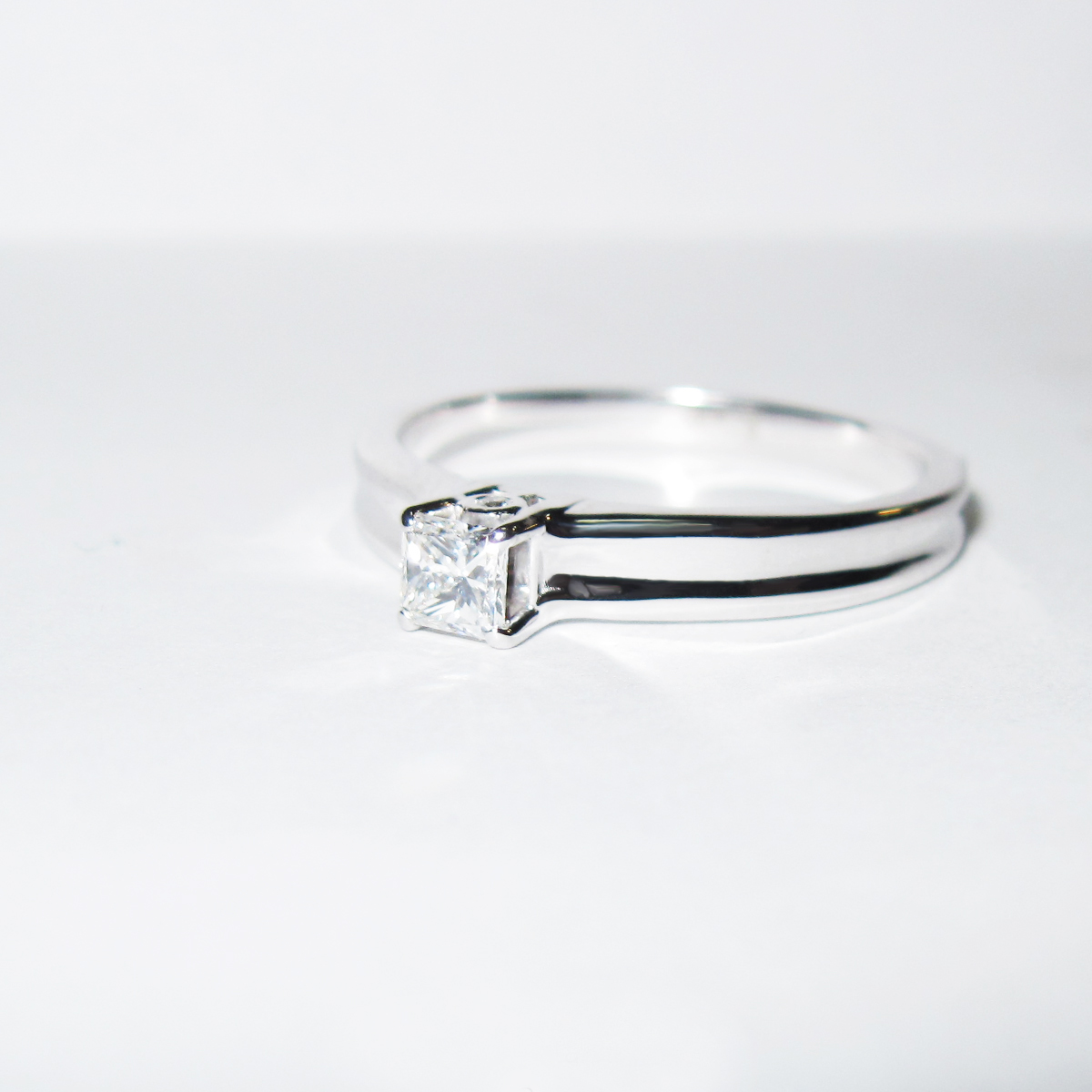 Заручальне кольцо з квадратним діамантом 'Melody'