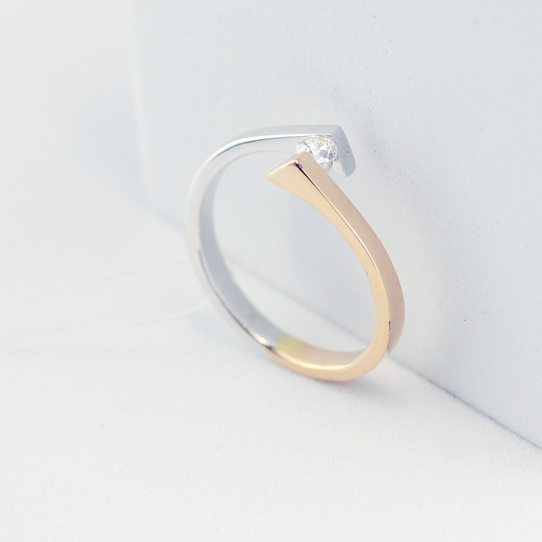 Золотое кольцо для помолвки с бриллиантом 'Аннет'